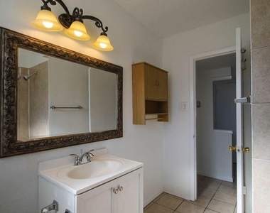 209 San Saba Road - Photo Thumbnail 10