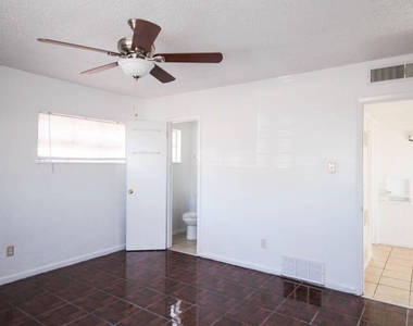 209 San Saba Road - Photo Thumbnail 6