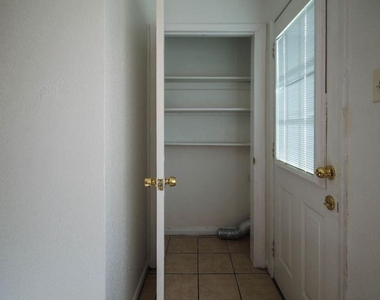 209 San Saba Road - Photo Thumbnail 17