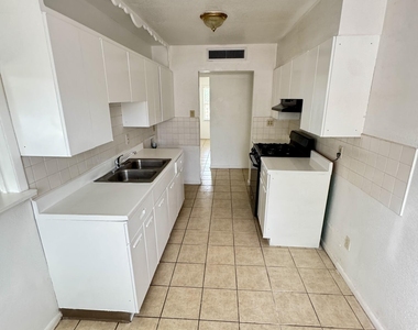 209 San Saba Road - Photo Thumbnail 6