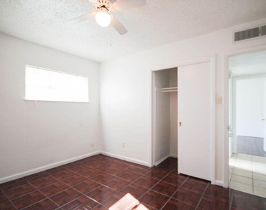 209 San Saba Road - Photo Thumbnail 13