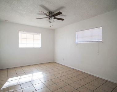 209 San Saba Road - Photo Thumbnail 18