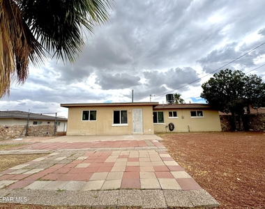 209 San Saba Road - Photo Thumbnail 2