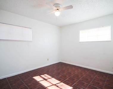 209 San Saba Road - Photo Thumbnail 12