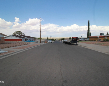 3615 Olympic Avenue - Photo Thumbnail 3