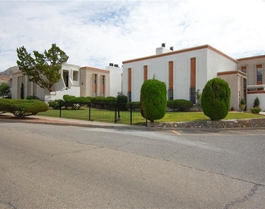 6201 Escondido Drive - Photo Thumbnail 5