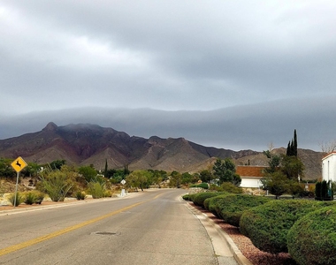 6201 Escondido Drive - Photo Thumbnail 12