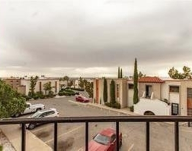 6201 Escondido Drive - Photo Thumbnail 8