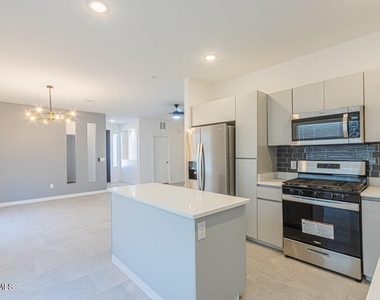 15168 Composition Avenue - Photo Thumbnail 13