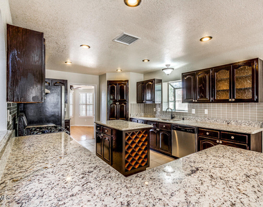 6104 La Posta Drive - Photo Thumbnail 10