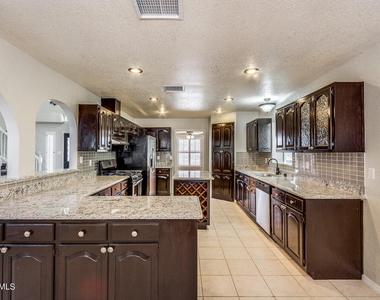 6104 La Posta Drive - Photo Thumbnail 9