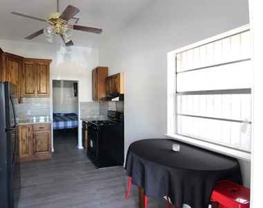 1408 Arizona Avenue - Photo Thumbnail 3