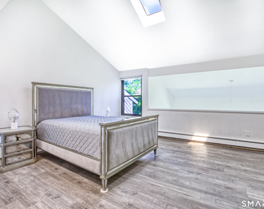 1465 Putnam Avenue - Photo Thumbnail 15