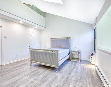 1465 Putnam Avenue - Photo Thumbnail 16