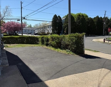 17 New Hampshire Drive - Photo Thumbnail 12