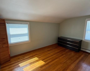 17 New Hampshire Drive - Photo Thumbnail 9