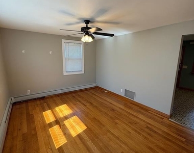 17 New Hampshire Drive - Photo Thumbnail 5