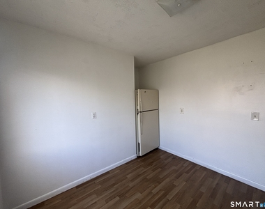 276 East Avenue - Photo Thumbnail 4