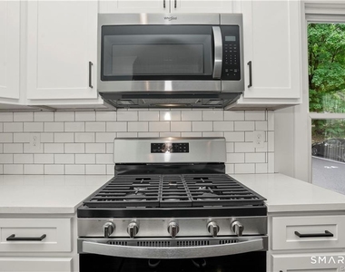 174 Coram Avenue - Photo Thumbnail 4