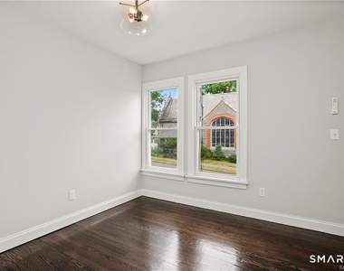 174 Coram Avenue - Photo Thumbnail 6