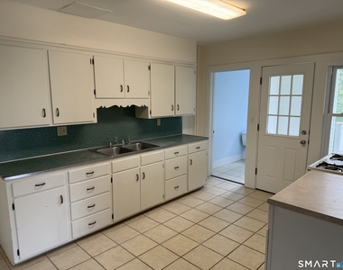 131 Eastern Drive - Photo Thumbnail 4