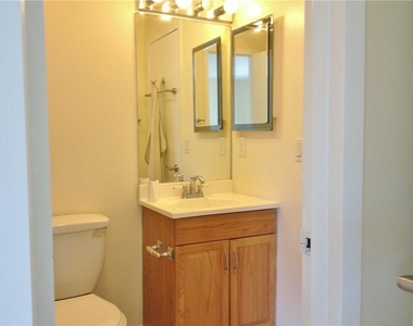 60 Lawn Avenue - Photo Thumbnail 9