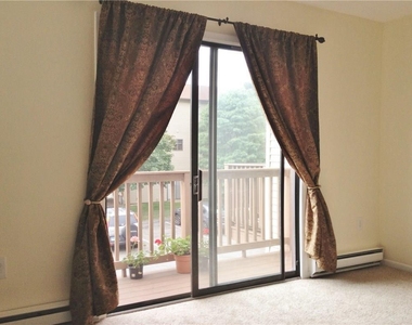 60 Lawn Avenue - Photo Thumbnail 5