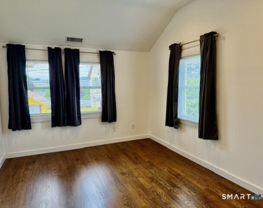 10 Wells Avenue - Photo Thumbnail 16