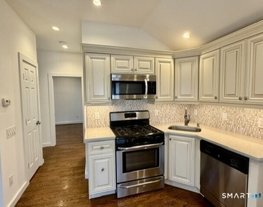 10 Wells Avenue - Photo Thumbnail 8