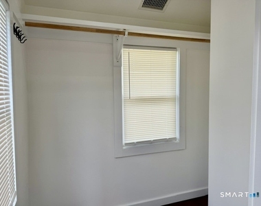 10 Wells Avenue - Photo Thumbnail 17