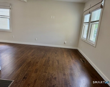 10 Wells Avenue - Photo Thumbnail 16