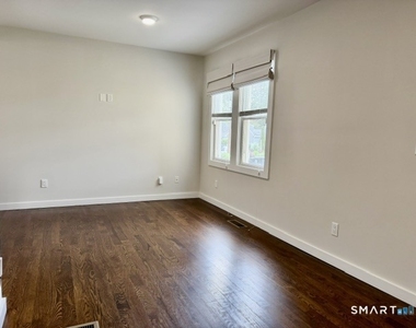10 Wells Avenue - Photo Thumbnail 15