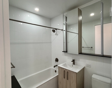 West 47th Street | Theater District - Photo Thumbnail 7