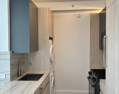 West 47th Street | Theater District - Photo Thumbnail 4