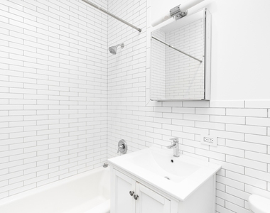 135 William Street - Photo Thumbnail 6