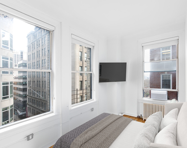 135 William Street - Photo Thumbnail 3