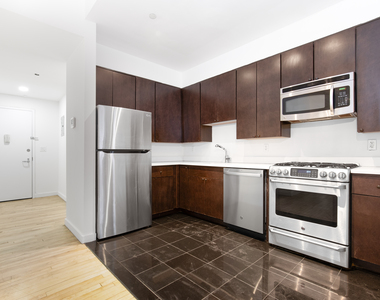 135 William Street - Photo Thumbnail 2