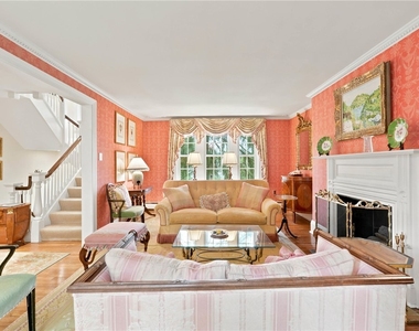 506 Roslyn Place - Photo Thumbnail 8