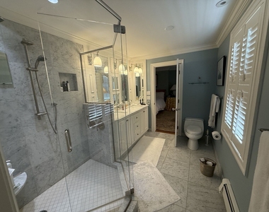 506 Roslyn Place - Photo Thumbnail 30
