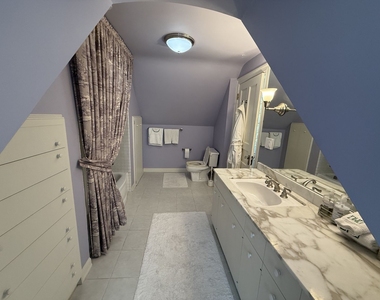 506 Roslyn Place - Photo Thumbnail 28