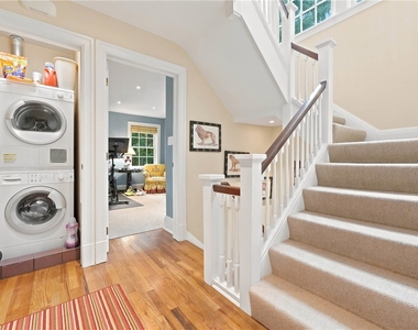 506 Roslyn Place - Photo Thumbnail 16