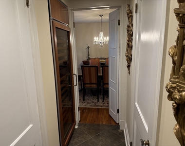 506 Roslyn Place - Photo Thumbnail 6