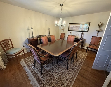 506 Roslyn Place - Photo Thumbnail 15