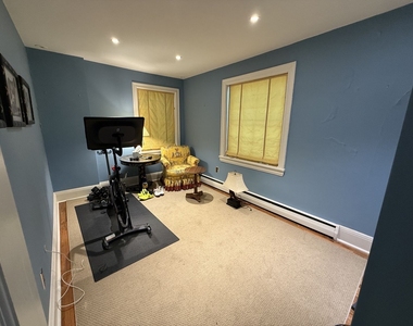 506 Roslyn Place - Photo Thumbnail 42