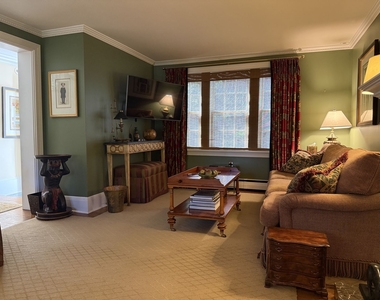506 Roslyn Place - Photo Thumbnail 8
