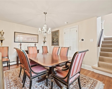 506 Roslyn Place - Photo Thumbnail 9