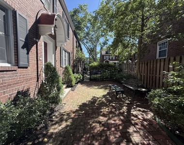 506 Roslyn Place - Photo Thumbnail 40
