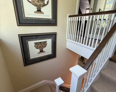 506 Roslyn Place - Photo Thumbnail 23