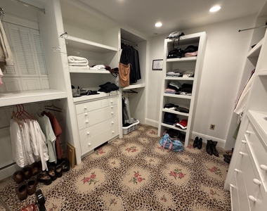 506 Roslyn Place - Photo Thumbnail 33