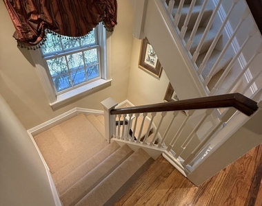506 Roslyn Place - Photo Thumbnail 25
